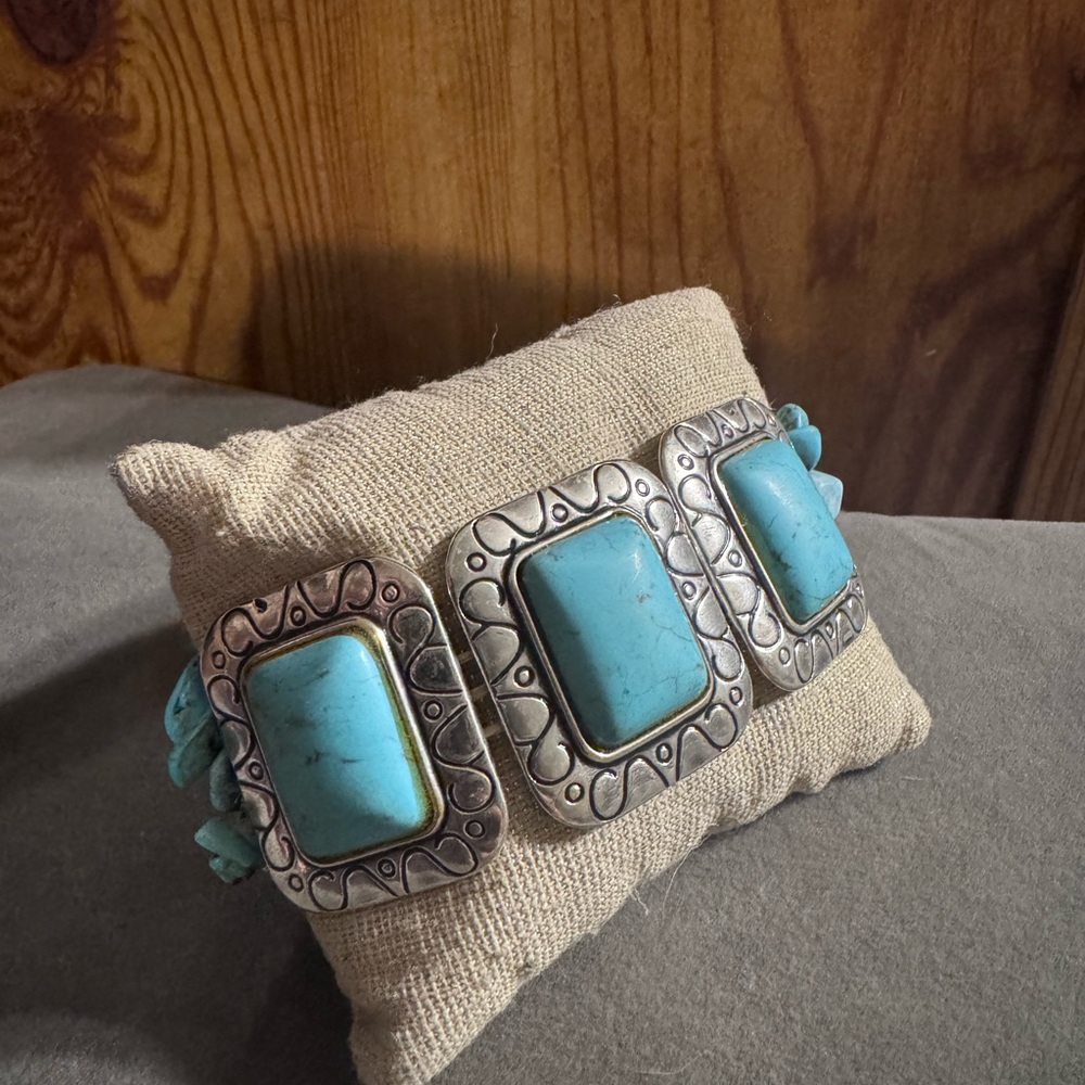 Chunky Southwestern Native American Statement Howlite Stretch Bracelet